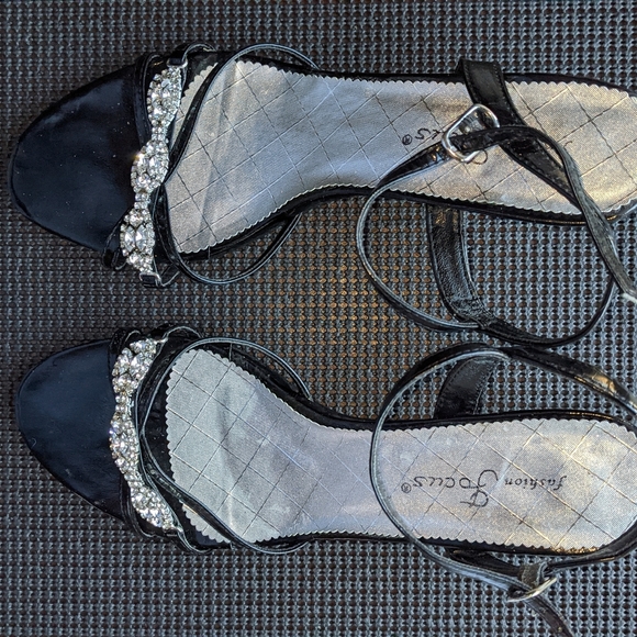 *🌹 Vintage Party Sandals in Black 3 Inch Heels Size 9 + Additional 2 Heel Tips - Picture 7 of 8